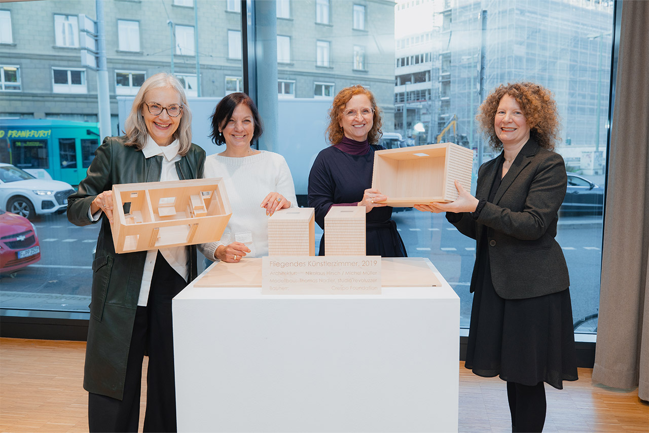 Die Crespo Foundation übergibt drei FlieKüs an die Stadt Frankfurt